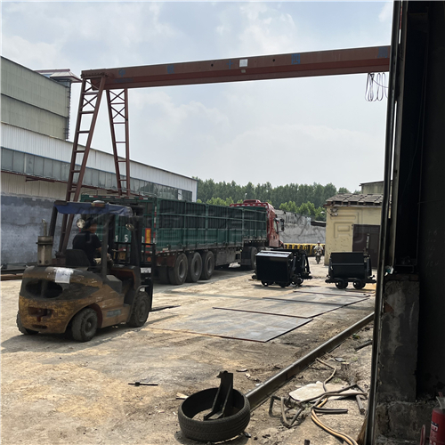 华矿重工一批翻斗式矿车发往山西阳泉