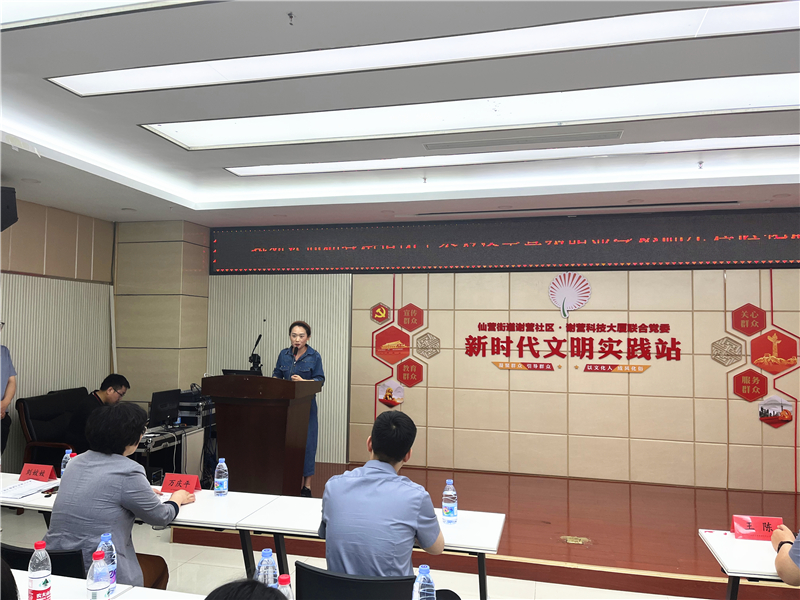 老师讲话.jpg 老师讲话.jpg