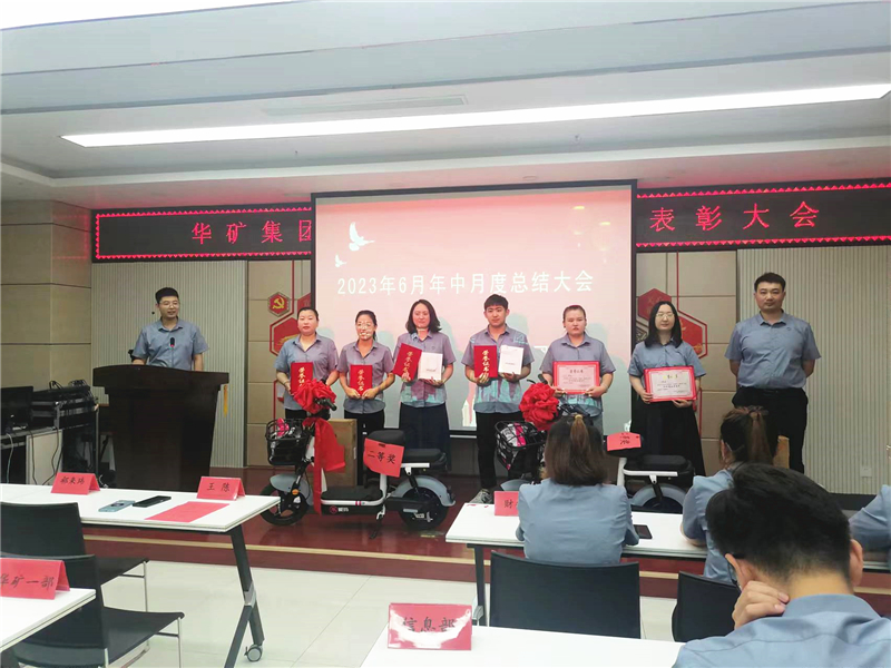 获奖合影.jpg 获奖合影.jpg